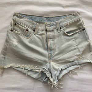 Levi’s Jean Shorts (Faded Wash - light blue)